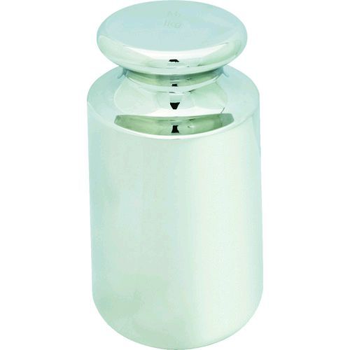【特長】●OIML型M1級校正用分銅（円筒型鏡面仕上げ）です。●JCSS校正証明書は別途料金にて発行可能です。●プラスチックケース付で保管に便利です。【仕様】●表わす質量：1Kg●精度等級：M1級●幅(mm)：48●奥行(mm)：48●高さ(mm)：80.3●ケース材質：プラスチック【仕様2】●M1級【材質／仕上】●非磁性ステンレスSUS304【原産国】中国