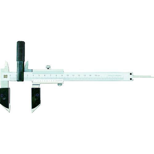 新潟精機メーカーお問い合わせ：0256-31-5660【商品説明】【特長】●ノギスのジョウに取り付けできます。●標準ノギスがケガキノギスに変身します。●ノギスのジョウに取り付ける為、精度の高いケガキ作業が可能です。【用途】●ノギス取り付けのケガキ具として。【仕様】●全長(mm)：43●ミゾ幅(mm)：4●適用ノギス：測定範囲150・200mm【仕様2】●先端超硬チップ付【材質／仕上】●本体:機械構造用炭素鋼（黒染め）●先端部:超硬チップ（G2）【セット内容／付属品】●ハンドル1本●スクライバ2本