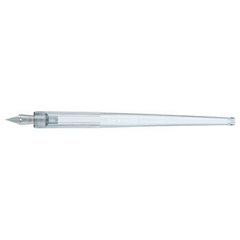 パイロット つけインキペン iro-utsushi (いろうつし) ノンカラー F 細字 メーカー品番：FIR-70R-NCF 　『iro-utsushi』はペン先を万年筆用インキに浸しながら筆記する、つけペンタイプの筆記具です。 一般的な「つけペン」とは異なり、万年筆と同様にペンポイントが付いたペン先を採用しています。このペン先により、紙へのタッチが柔らかく、細かい文字やイラストもなめらかに書くことができます。また、ペン先を水ですすぎ、布で拭き取ることで、手軽に様々なインキの色を楽しむことができるので、昨今人気のカラフルなインキを使って手書きにオリジナリティを求めるユーザーの要望にお応えできる商品です。現在万年筆をお使いで、もっと手軽に複数の色を楽しみたい方や、ガラスペンやつけペンをお使いで、細かい文字やイラストを万年筆のようになめらかに書きたいという方に最適なアイテムです。 　ペン先には、インキに浸ける位置がひと目でわかるよう目安となるラインが刻印されています。 ●ペン種：特殊合金／F(細字) ●ボディカラー：樹脂軸　ノンカラー ●サイズ：樹脂軸　全長144mm／最大径10.7mm