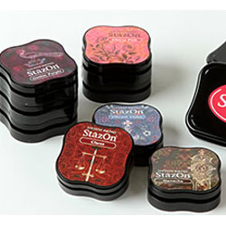 金属・プラスチック・皮革など素材を選ばないオールマイティインクパッドに豊富なカラー ツキネコ ステイズオン・ミディ