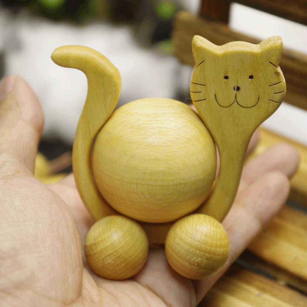 ドイツの森からやって来たかわいい動物たち　背負った玉をコロコロ転がして遊べます　フィンクバイナー　ねこ 2