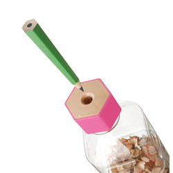 【ネコポス便不可】 ユニークな鉛筆削り ペットボトルにセットして削れる シャチハタ ケズリキャップ