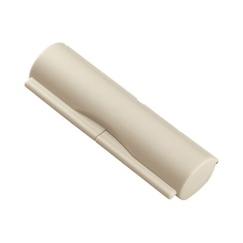 5 商品詳細 商品サイズ(mm) 88.0×28.0×18.0 カラー クールグレー 重量(g) 20 特徴 ●使いやすさを追求したはんこケース。 ●使いやすさにこだわった、携帯に便利なカラフル印鑑ケース。 ●個性をさりげなく主張するカラーを5色ご用意しました。 ●フタを開けたとき180度で止まるので印鑑が飛び出さず、朱肉がつけやすくなっています。また、速乾性に優れた朱肉の採用により、乾きが速く美しい印影が残せます。 ●直径12mm×長さ60mmまでの印鑑が1本収納可能です。 ●側面についた「くぼみ」で印鑑が取り出しやすくなっています。 ●印面とハンコケースの接触面を最小限に抑えた構造でハンコケースが汚れにくくなっています。 ●お名入れをして、卒業記念・入社記念などのギフトや、会社のPR・記念品などのノベルティとしてもおすすめです。 発送日 1〜3営業日以内に発送予定(土日祝除) ※店舗品切の場合はメールにてご連絡いたします。 配送方法 メール便対応商品です【5個まで】 ※ギフト対応についてはこちら