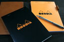 仕様商品名ロディア RHODIA ブロックロディアNo.16 単品バラ仕様・サイズ：14.8×21cm（A5）・ページ数：160ページ・用紙：5mm方眼／横罫・紙重量：80gバリエーション・オレンジ5mm方眼・オレンジ横罫・ブラック5mm方眼備考※パッケージや仕様はメーカー要因により予告なく変更になる場合がございます。お中元、お歳暮、母の日、父の日、敬老の日、ブライダル、誕生日、記念日、恩師・上司へのギフトに文房具が喜ばれます。また、結婚内祝い、出産内祝い、合格祝い、就職祝い、卒業祝い、入園・入学祝い、昇進祝い、還暦祝いなどのお祝いのプレゼントや、販売促進の景品やギフトにも。デザイン文具やオフィス文具、学校で使える文房具、事務用品などの様々なステーショナリーのアウトレットや訳ありセール商品もご用意。商品への名入れやラッピングも行っています。文房具なら和気文具（ワキ文具）【ロディア特集メモパッド】[tag:ロディア][tag:メモ帳][tag:A5サイズ]　▼それぞれ画像をクリックすると拡大します罫の種類は2タイプあります ブロックロディアは横罫、5mm方眼の2タイプ。横罫には表紙に「LINED」の文字がプリント。台などがなくても記入しやすいように後ろ側が厚紙で補強されており、手持ちでもとても書きやすい仕様です。&nbsp;罫は両面に印刷されています裏面まで罫が印刷されているので、裏にも記帳することができます。無駄なく、様々なシーンで活躍できそうですね。マイクロカット加工でキレイに切り取れる細かく入ったマイクロカット加工により、1枚1枚きれいに切り取れます。切り心地が気持ちよくてクセになりそう。&nbsp;ブロックロディアNo.16はA5サイズブロックロディアは9種類から選べます。使いやすいサイズ展開なので、自分の欲しいサイズがきっとみつかるはず。裏面にはホチキスが出ません定番のオレンジカラーにロディアのロゴマーク。裏面にホチキスが出ないように設計されています。ナンバーが書かれていて、おしゃれな雰囲気♪&nbsp;にじまずスムーズな書き心地ブロックロディアは見た目だけでなく、紙質がいいので万年筆でもにじまず、書き心地も良好です。■ロディア/RHODIA ブロックロディア について淡いパープルカラーの5mm方眼、横罫が両面に印刷された滑らかで反射のない用紙は、鉛筆にはやわらかいタッチを、ボールペンにはあざやかな発色を、万年筆にはインクにじみの無いスムースな書き味を保証します。各ページに入ったミシン目のマイクロカット加工により、切り離しの際に抵抗感が無く、けばだちとは無縁のすっきりした切断面を保ちます。計算された3本の折り目により、表紙を360度裏側に毎回一定のかたちにすっきりと折り返すことができます。屋外や立った姿勢での筆記の際の安定感が約束されていると同時に、日常使いで生じる厚みと質感の変化の影響を最小限にとどめ、最後の1枚までステーショナリーとしての美しいフォルムで使い続けることができます。■9種類から用途に合わせて選べる♪No.08 (7.4×21.0cm)　■単品バラ　■10冊+1冊おまけNo.11 (7.4×10.5cm)　■単品バラ　■10冊+1冊おまけNo.12 (8.5×12.0cm)　■単品バラ　■10冊+1冊おまけNo.13 (10.5×14.8cm)　■単品バラ　■10冊+1冊おまけNo.14 (11.0×17.0cm)　■単品バラ　■10冊+1冊おまけNo.15 (14.8×21.0×1.6cm／300枚) ■単品バラNo.16 (14.8×21.0cm)　■単品バラ　■10冊+1冊おまけNo.18 (21.0×29.7cm)　■単品バラNo.19 (21.0×31.8cm)■5mm方眼（表紙オレンジ）　■5mm方眼（表紙ブラック）■白横罫（表紙オレンジ）　■黄横罫（表紙オレンジ）ブロックロディアNo.16サイズ専用イタリアンオイルドレザーカバーはこちらブロックロディアNo.1610冊パック＋おまけ1冊はこちらジャンプ位置330