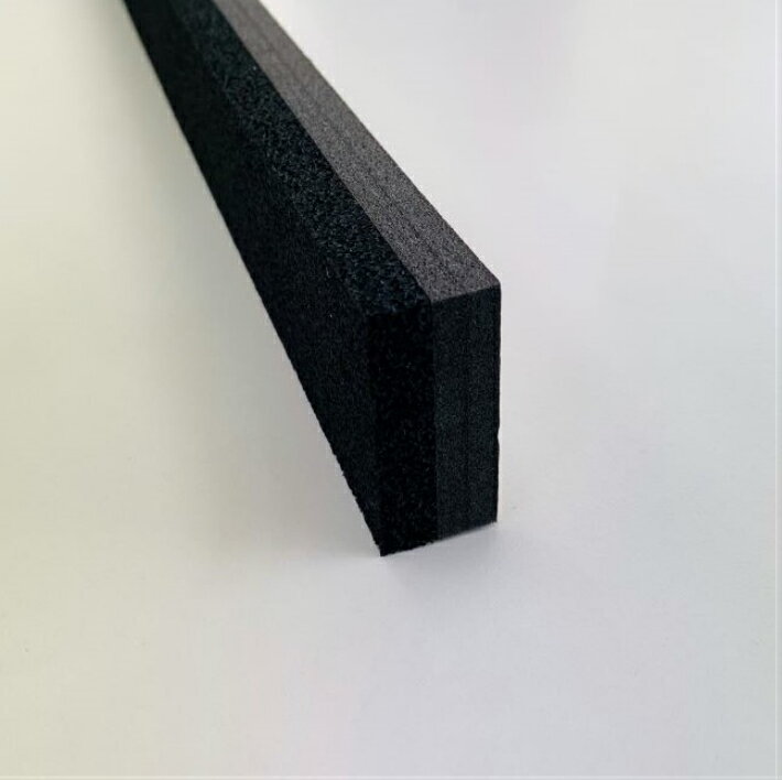 BSパッキンライト L＝980mm　シャッター下部の隙間を埋めるスポンジのパッキン材です。厚みの薄いライトタイプです。カットは、カッターナイフ、ハサミで簡単に切...