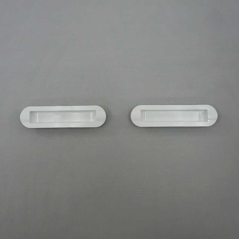 三和シヤッター製ワイド手掛け樹脂製(ホワイト) シャッターを上げ下げする際のシャッター取っ手です。割れてしまった、取れてしまったなど、シャッターの取っ手交換等にご利用ください。ワイドタイプの取手です。