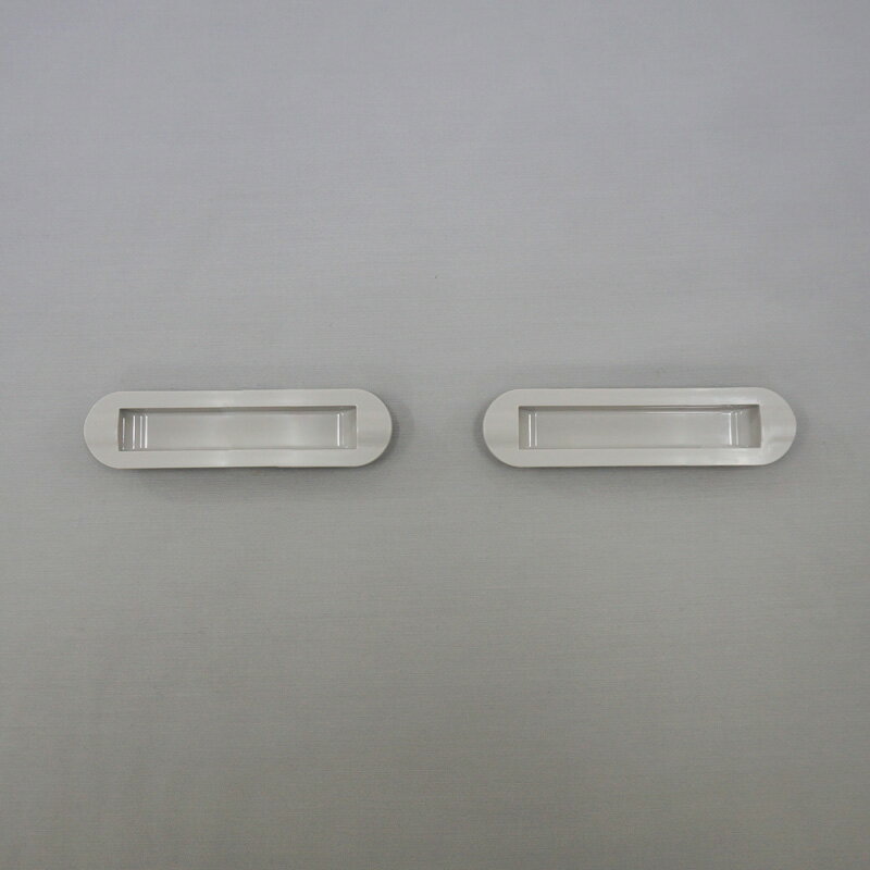 三和シヤッター製ワイド手掛け樹脂製(グレー) シャッターを上げ下げする際のシャッター取っ手です。割れてしまった、取れてしまったなど、シャッターの取っ手交換等にご利用ください。ワイドタイプの取手です。