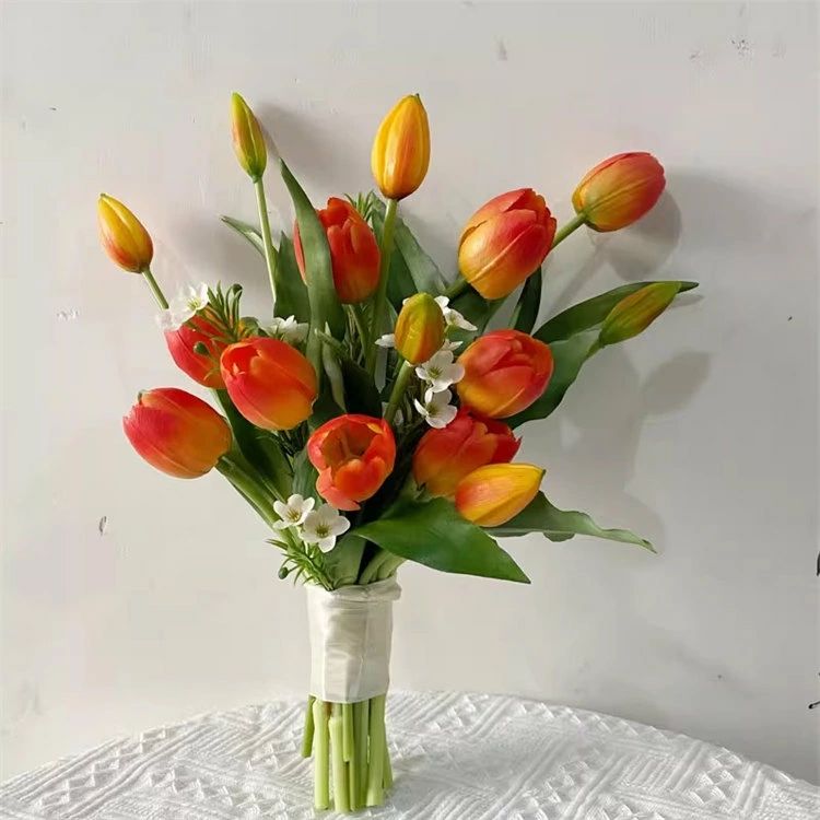 オレンジ　ホワイト　ウェディングブーケ　ブライダルブーケ　チューリップ【ブーケ】ホワイト ウェディングブーケ　造花ブーケ　ブライダルブーケ　ラウンドブーケ　トスブーケ　結婚式　花束　花嫁