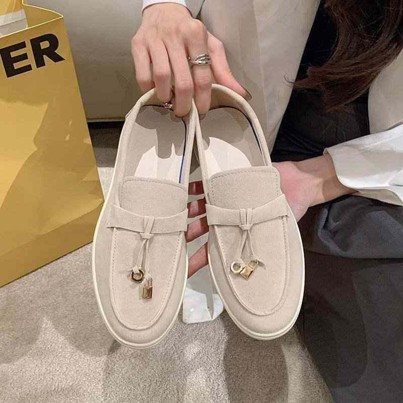 フラットシューズ レディース ぺたんこ靴 ローファー スリッポン 春秋 スエード調 タッセル アイボリー..