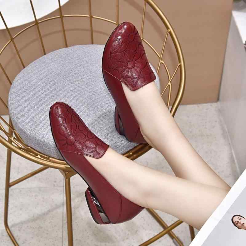 パンプス レディース 刺繡 防水 春秋 ローヒール ラウンドトゥ チャンキーヒール スリッポン 黒 赤 茶..