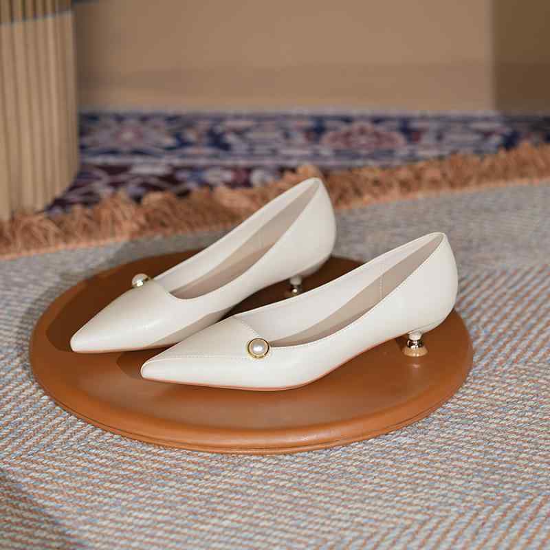 パンプス レディース ローヒール ポインテッドトゥ チャンキーヒール スエード調 フラットシューズ 歩きやすい 痛くなりにくい 履きやすい かわいい 美脚 黒 白 春夏 秋冬(x2)