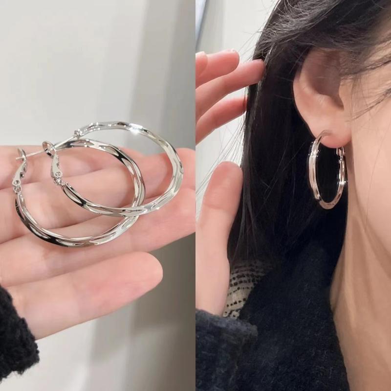 耳飾り レディース イヤリング シルバー 幾何学模様 エレガント 清潔感 かわいい 日韓スタイル 小扁花耳環 電気メッキ加工 普段使い パーティー