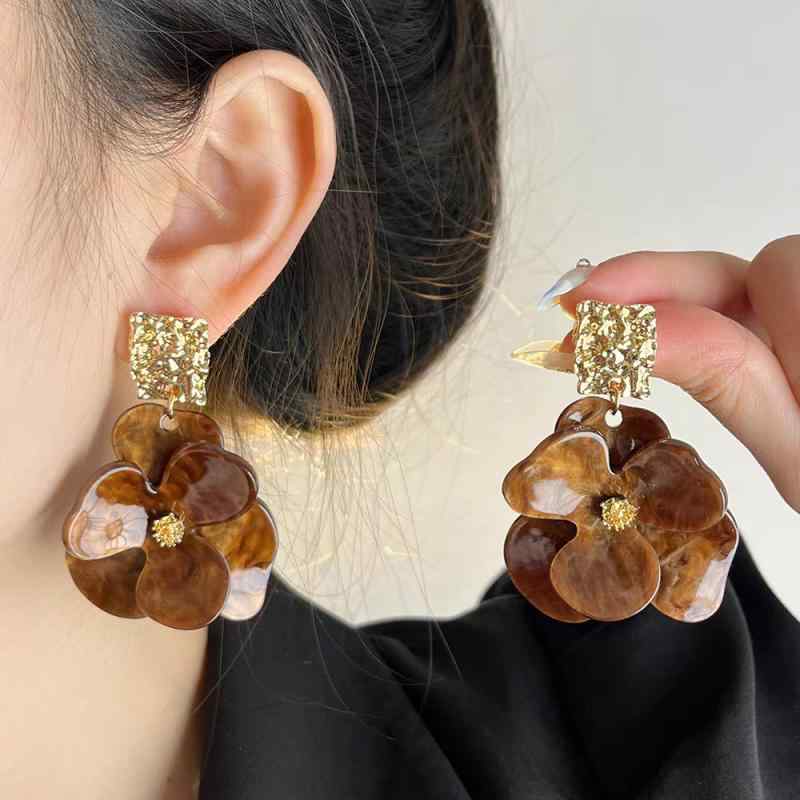 イヤリング レディース アクリル 花柄 大ぶり レトロ 個性的 高見え ピアス ホワイト ブラウン系(x2)