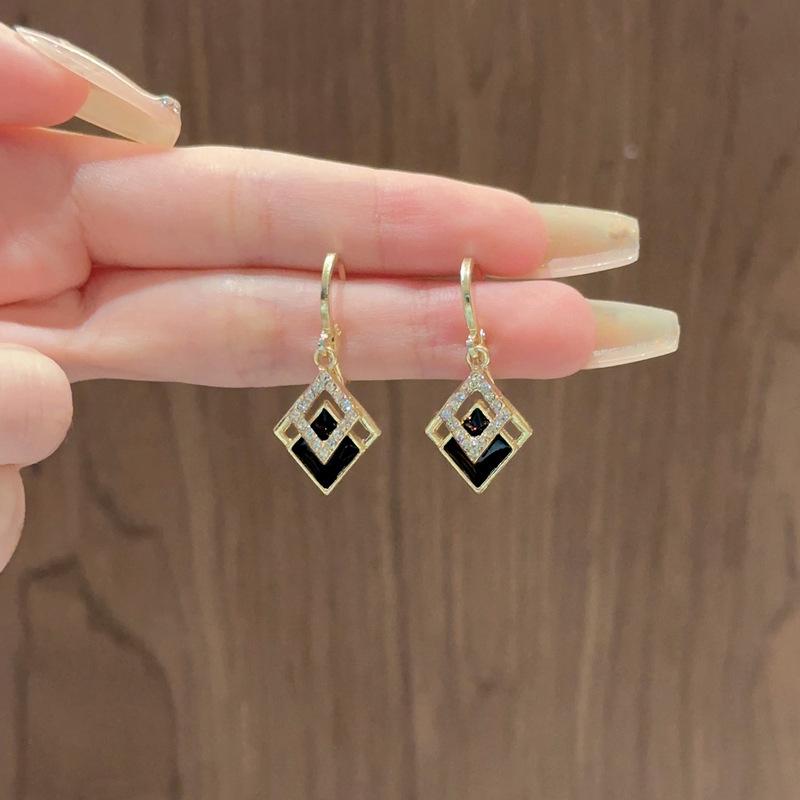 イヤリング レディース 菱形 幾何学模様 合金 電気メッキ加工 ゴールド シルバー 小さめ プチプラ おしゃれ かわいい