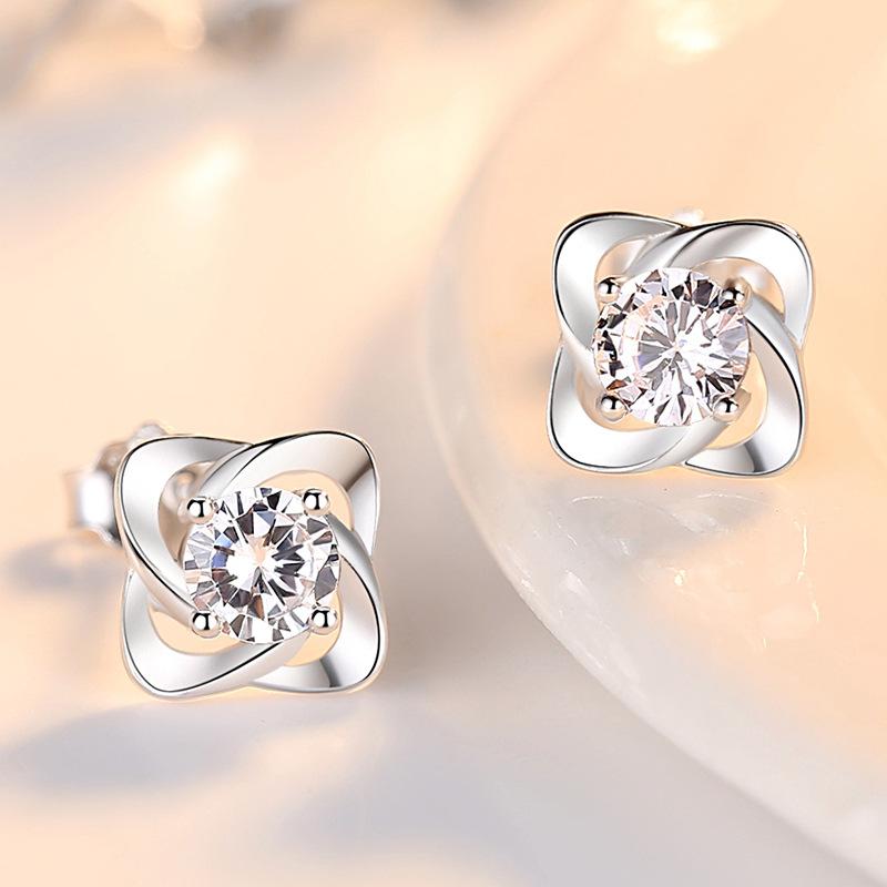 ピアス レディース 四つ葉 クローバー シルバー999 対応 スタッドピアス かわいい おしゃれ 白 ＆ 青 ..