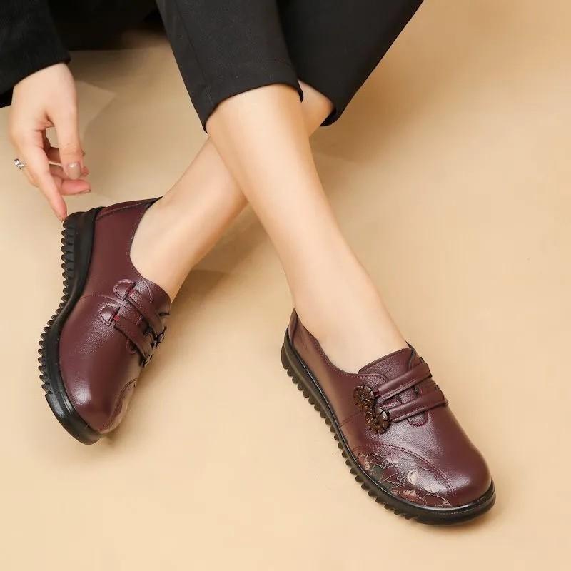 靴 レディース 婦人靴 カジュアル シューズ 牛筋底 ぺたんこ靴 フラット ローヒール スリッポン 軽量 柔らかい 歩きやすい 履きやすい 滑り止め ラウンドトゥ 無地 ブラック 黒 ワインレッド 春夏秋冬