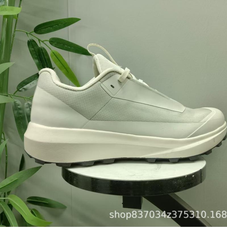 トレッキングシューズ 男性用 アウトドア 登山靴 防水 滑り止め 耐摩耗性 スポーツ 運動靴 白 黒