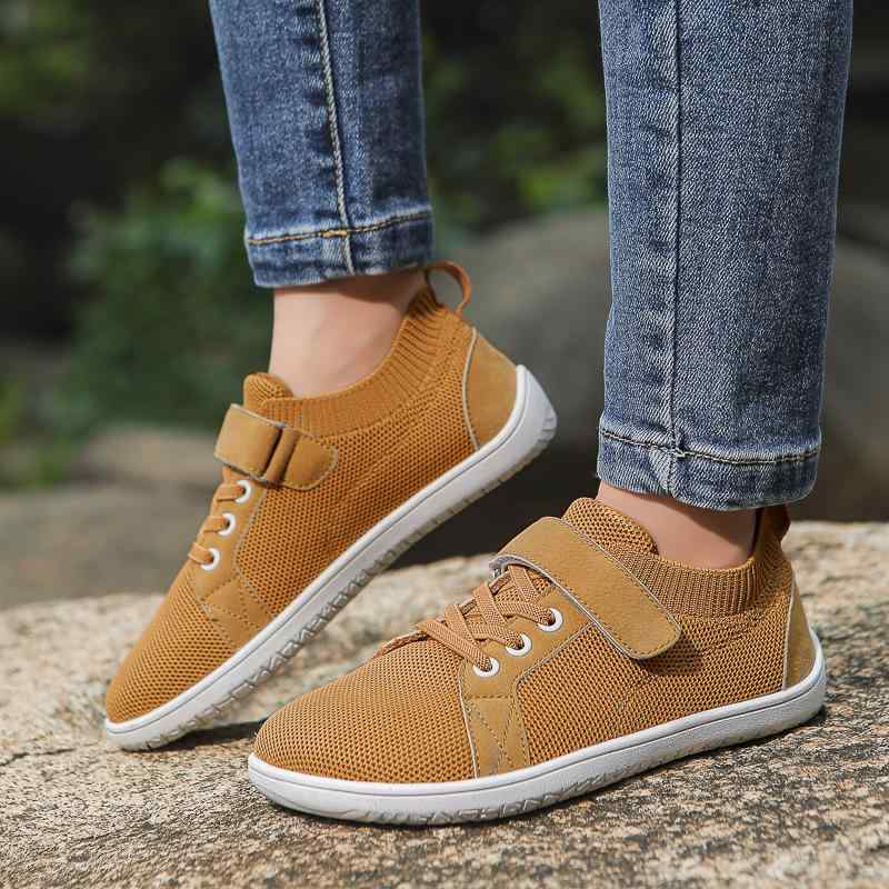 スニーカー キッズ 子供用 運動靴 ワイド アウトドア 疲れにくい 滑り止め 通気性 スポーツ ランニング ジョギング 普段履き 春夏秋冬 ..