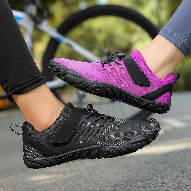 登山靴 メンズ レディース アウトドアシューズ 5本指シューズ スポーツシューズ トレッキングシューズ 運動靴 滑り止め 通気性 軽量 フラットヒール ローカット 春夏 秋冬 ブラック オレンジ グレー パープル