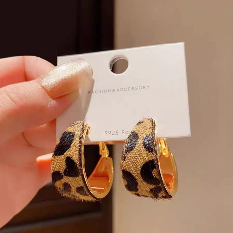 イヤリング レディース ヒョウ柄 レトロ 合金 U形 幾何学模様 電気メッキ加工 小众 豪華感 アクセサリー 春