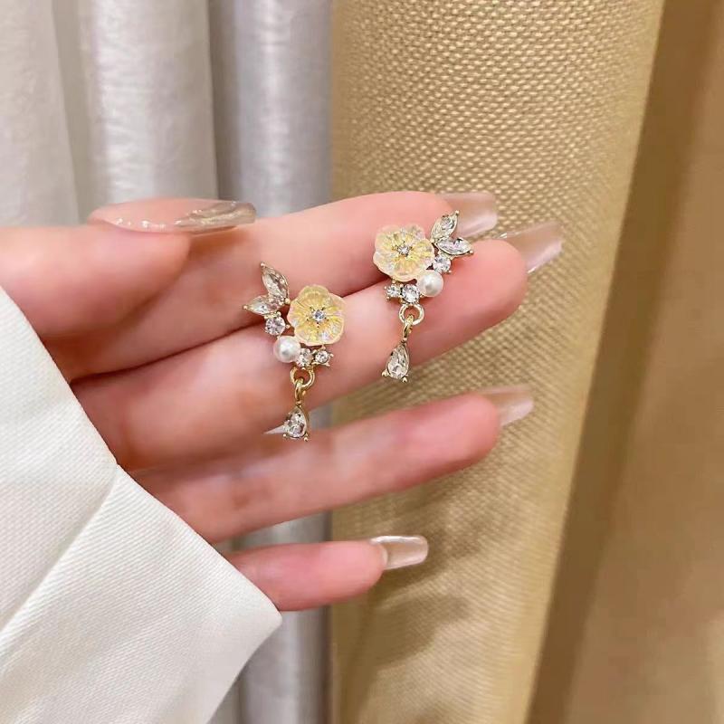 イヤリング レディース s925銀針 法式 レトロ パール 花柄 電気メッキ加工 仙 气质 精致 秋