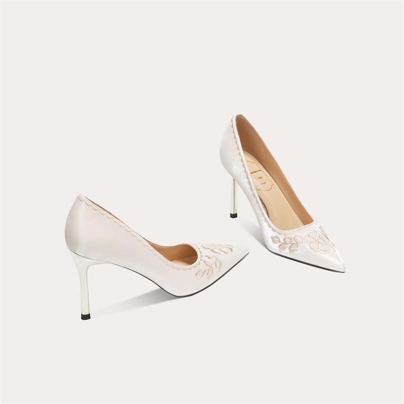 楽天ブリルビパンプス レディース ブライダルシューズ 結婚式 花柄 刺繡 サテン ポインテッドトゥ ピンヒール ハイヒール ウェディングシューズ パーティー 二次会 ベージュ 春夏