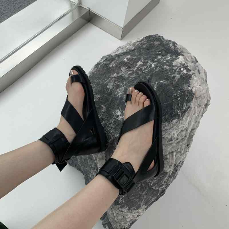 サンダル レディース ローマ風 フラット ぺたんこ 歩きやすい 痛くなりにくい 涼しい 蒸れにくい 黒 普段使い デート リゾート