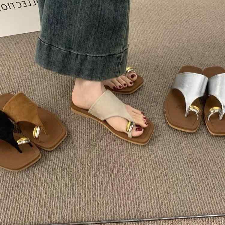 サンダル レディース フラット ぺたんこ 夏 ビーチサンダル つま先カバー カジュアル おしゃれ 普段使い 旅行 お出かけ かわいい 歩きやすい 白 銀 黒 茶色