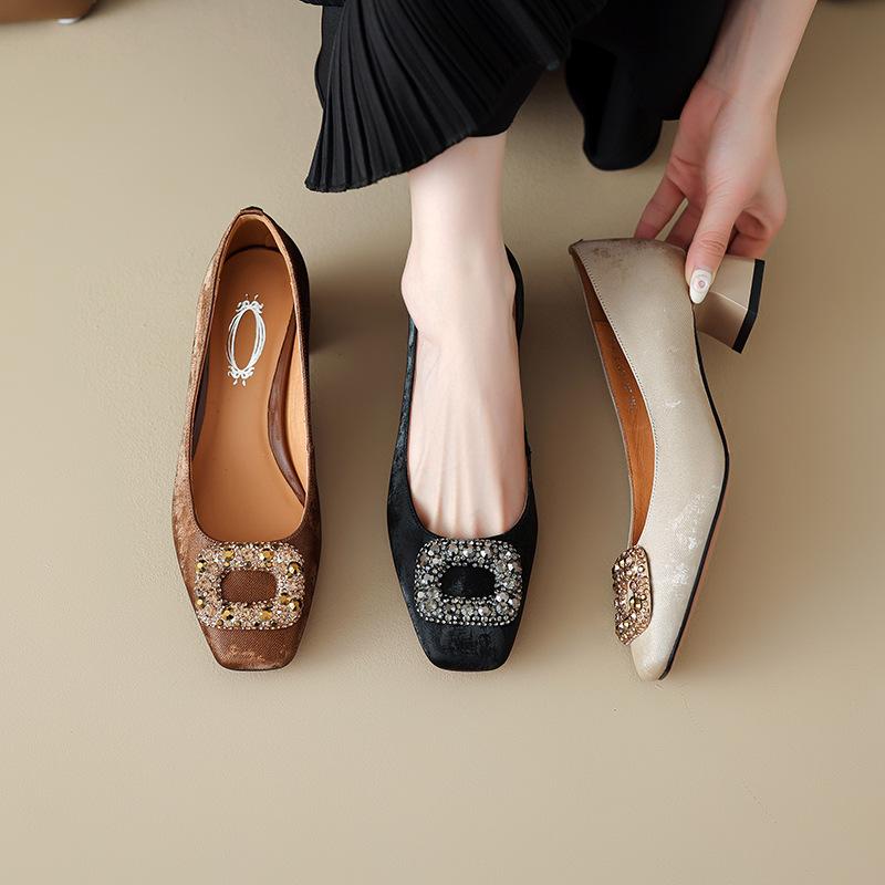 パンプス レディース 革 スクエアトゥ 太ヒール ストラップ 水钻 ミドルヒール カジュアル フォーマル オフィス 通勤 春夏秋冬 黒 白 茶色・項目名: 流行要素・値: 太ヒール・項目名: 靴のつま先の形状・値: 丸いつま先・項目名: ア...