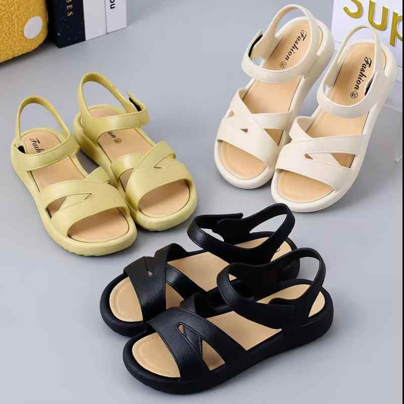 サンダル レディース ローマ風 フラット PVC ぺたんこ 歩きやすい 履きやすい 涼しい おしゃれ かわいい 軽量 軽い 滑り止め ビーチ 海水浴 旅行 春夏 ブラック ホワイト グリーン