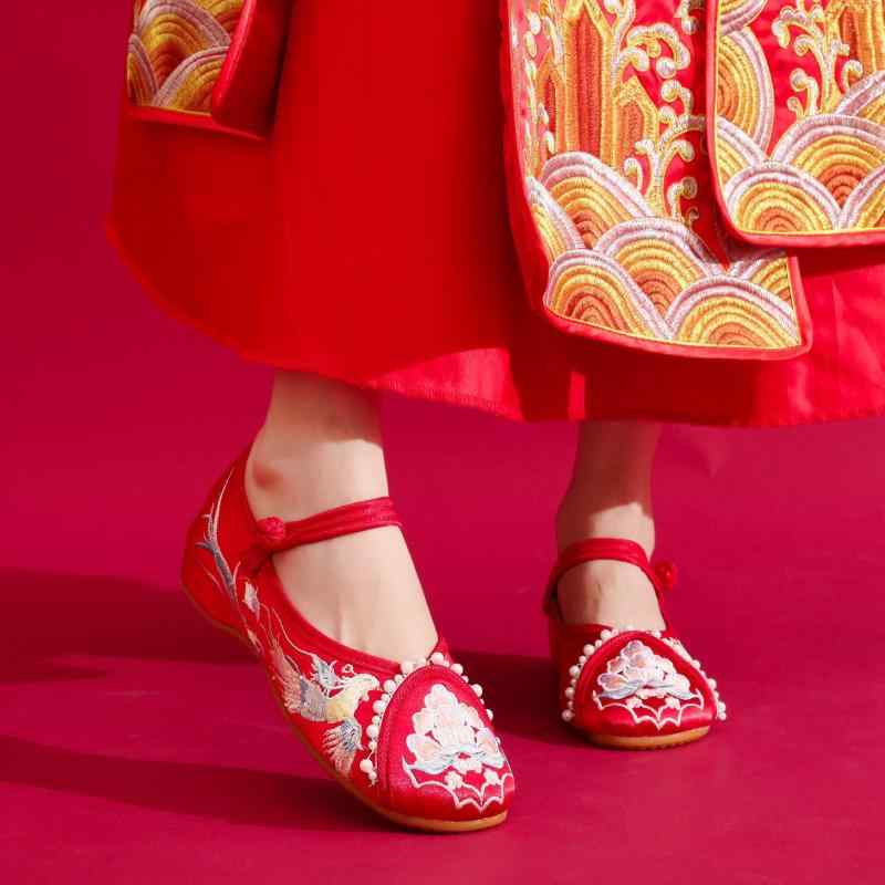 楽天ブリルビ靴 レディース ウェディングシューズ 結婚式 ブライダルシューズ ラウンドトゥ ローヒール パール 刺繍 チャイナドレス 漢服 布靴 牛筋底 普段使い 赤 黒 白