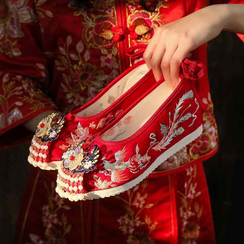 靴 レディース 古風シューズ 漢服 刺繍 ウェディングシューズ シューホ 紐 春秋 滑り止め ローヒール 赤