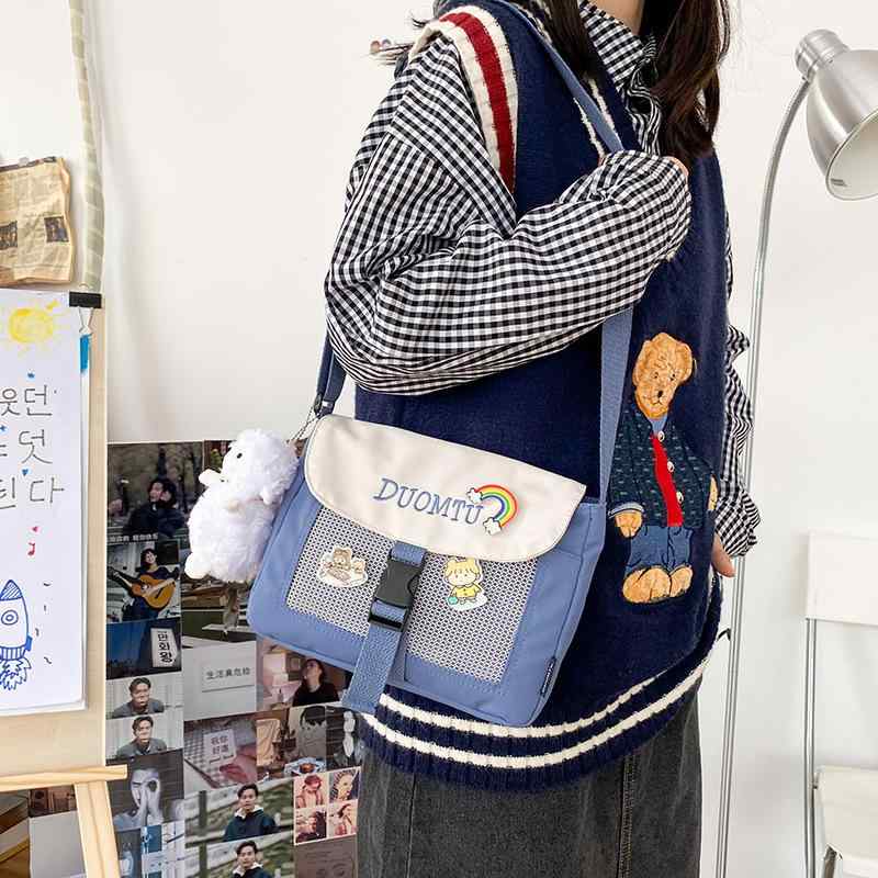 帆布バッグ レディース ショルダーバッグ かわいい 無地 スクエア型 斜めがけ 肩掛け カバン 学生 通学 普段使い 軽量 街頭スタイル