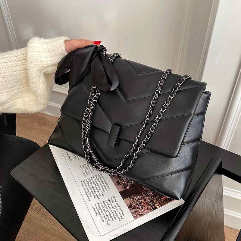 ショルダーバッグ レディース 大容量 鞄 秋冬 韓国 斜めがけ チェーン PUレザー 白 ワインレッド 黒
