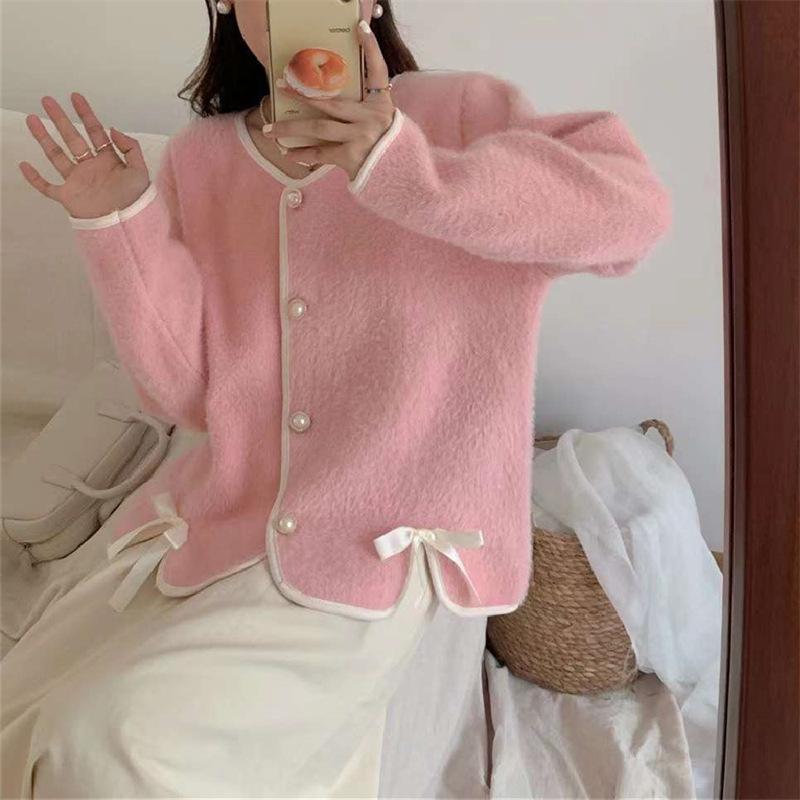 カーディガン レディース 秋冬 ニット フェイクファー 配色 リボン ラウンドネック 長袖 通勤 エレガント ミディアム丈 きれいめ かわいい ピンク系
