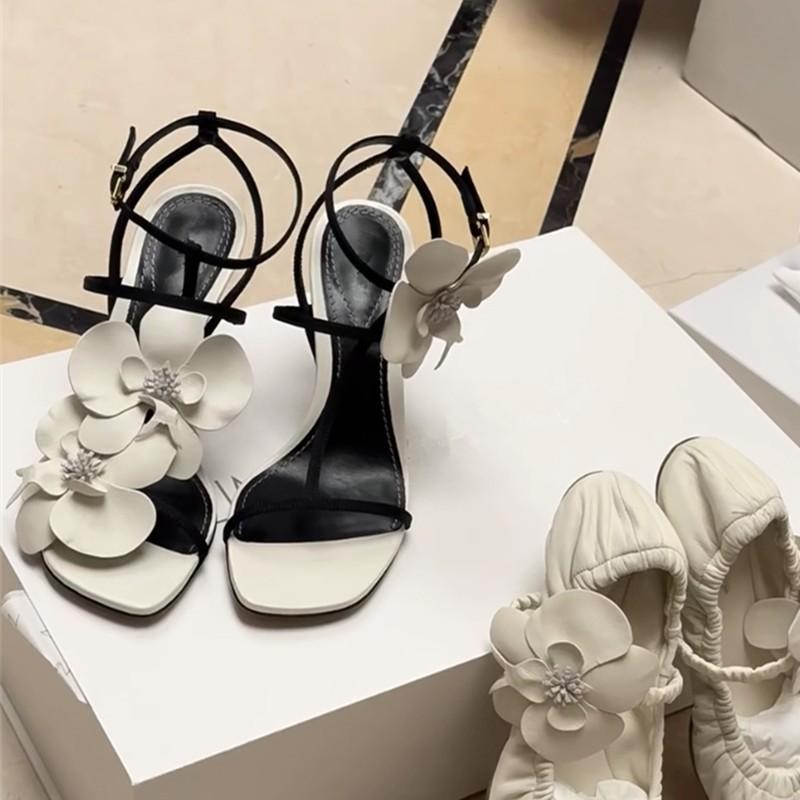 サンダル レディース 花柄モチーフ ストラップ スクエアトゥ ハイヒール ピンヒール 白 ホワイト フェミニン リゾート パーティー