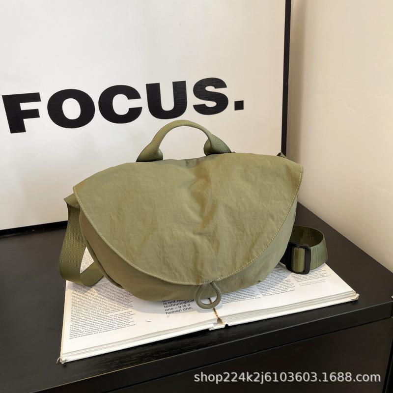 ボディバッグ レディース 軽量 撥水 ナイロン スポーティ カジュアル 無地 ミニ ショルダーバッグ 斜めがけ ウエストバッグ 多機能 旅行 お散歩 黒 緑 カーキ パープル 白