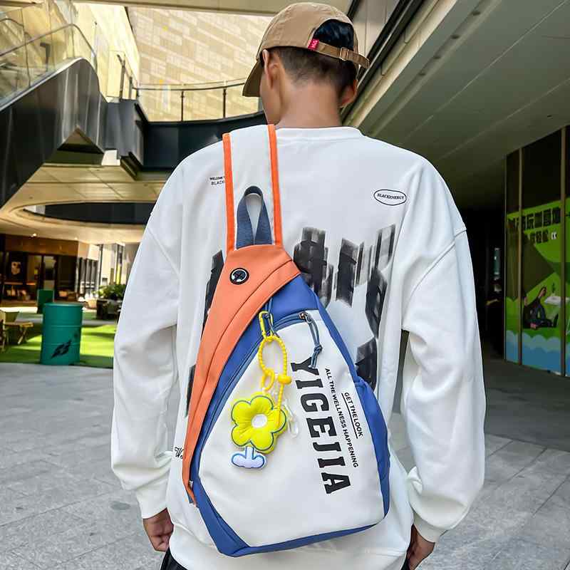 ボディバッグ 男性用 スポーツ 斜めがけ 鞄 カジュアル 軽量 大容量 ショルダーバッグ ストリート 白 黒