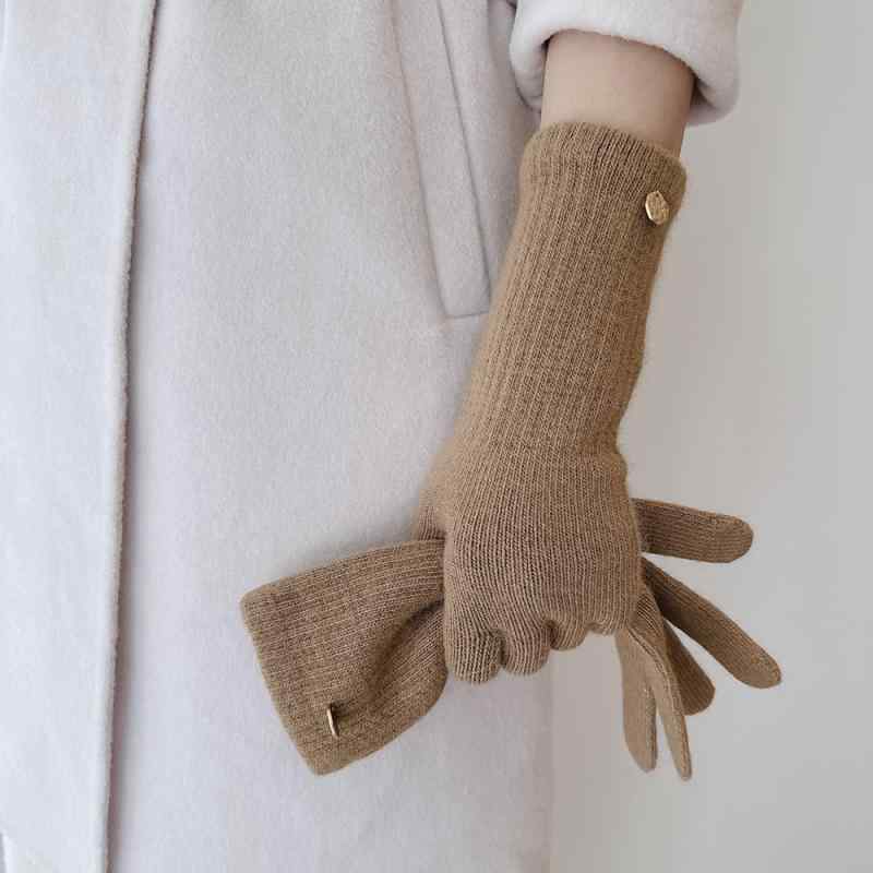 手袋 レディース 防寒 グローブ 秋冬 暖かい スマートフォン対応 ラクーン ブレンド ウール 金ボタン 手袋 アンゴラ レッド ブラック グリーン ベージュ オートミール ホワイト ネイビー キャメル 冬