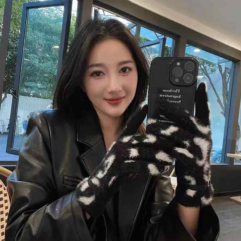 手袋 レディース 女性用 防寒手袋 裏起毛 暖かい ヒョウ柄 スエード調 指あり ファッション小物 秋冬 通勤 普段使い 黒 白 ベージュ2(4)