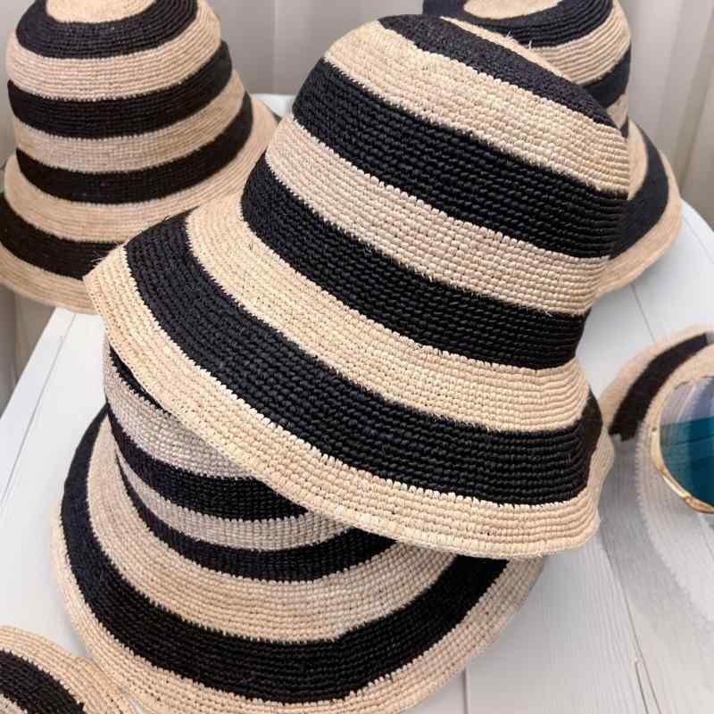 麦わら帽子 レディース 春夏 ストライプ 草編み UVカット 紫外線対策 日よけ つば広 折りたたみ ハット ビーチ 海 旅行 リゾート(4)