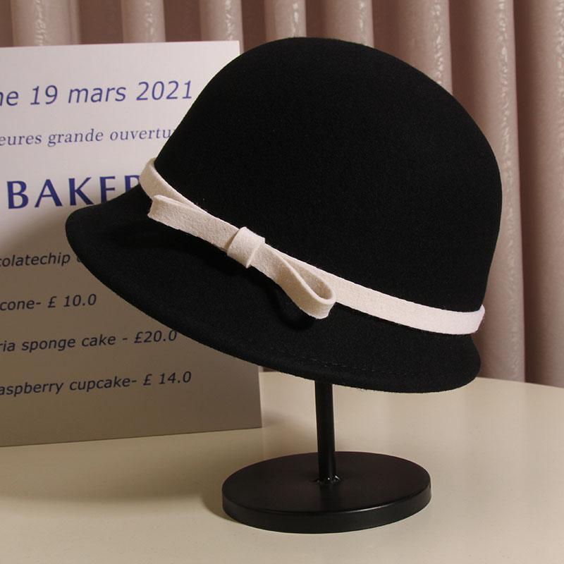 2帽子 レディース 秋冬 ウール バケットハット 漁夫帽 蝶結び おしゃれ かわいい レトロ 小顔効果 あったか 防寒 カジュアル 通勤 ブラック グレー ワインレッド ベージュ ホワイト・製品カテゴリ: 漁夫帽・流行の要素: 蝶結び、アシンメトリー・帽子のトップスタイル: ドーム型・帽子のつばのスタイル: 短いひさし・カラー: ブラック、グレー、ワインレッド、キャメル、ホワイト・サイズ: フリーサイズ(56-58cm)・機能: 通気性、保温性・主な生地の組成含有量: 100%・スタイル: 万能、カジュアル、シンプル・生地名: ウール・主な生地の組成: ウール・スタイルの分類: ファッション通勤・処理技術: 圧着、純粋な手作り、サテンファイル・流行の要素の分類: 形状/パターン