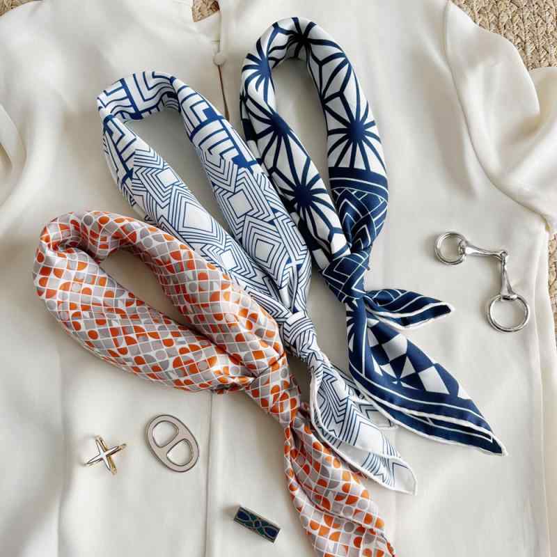 スカーフ レディース シルク 小判 正方形 幾何学模様 オレンジ系 ブルー系 シルク 絹 春秋 おしゃれ かわいい ストール2