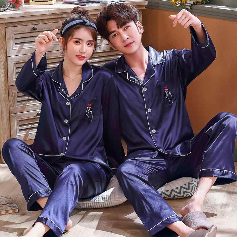 パジャマ レディース メンズ 春夏 秋冬 長袖 Vネック ポリエステル 部屋着 寝間着 ルームウェア 上下セット 夫婦 ペア 墨緑 酒 красный 藏 синий 清 серый M L XL XXL XXXL 豪華感・カテゴリ: 睡衣・素材: ポリエステル・スタイル: 開衫・厚さ: 薄款・ネックライン: V字领・袖丈: 長袖・パンツ丈: 長パンツ・機能: 休闲, 透气, 睡眠, 弹力, 居家, 保暖, 凉爽, 舒适・適合シーズン: 夏季, 春季, 秋季・適用シーン: 户外, 居家, 酒店浴场, 婚庆影楼・カラー: 墨绿男, 墨绿女, 酒红男, 酒红女, 藏藍男, 藏藍女, 清灰男, 清灰女・サイズ: M, L, XL, XXL, XXXL・货号: KOLWM2020比心・风格: 高级感