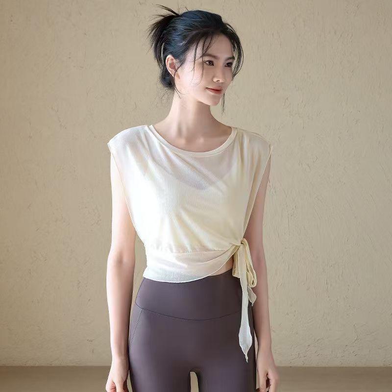 ヨガウェア レディース 上下セット スポーツブラ トレーニングウェア ノースリーブ 吸湿速乾 伸縮性 運動着 ジム 春夏