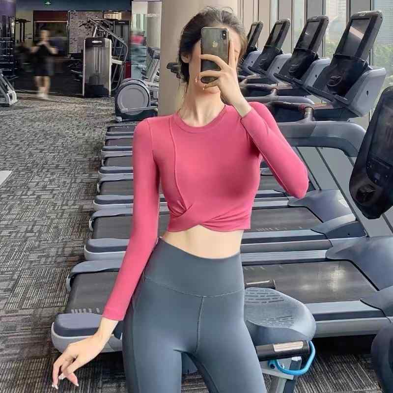 ヨガウェア レディース 秋冬 長袖 Tシャツ ショート丈 へそ出し タイト スポーツ トレーニング ランニング ウェア ストレッチ 吸湿性