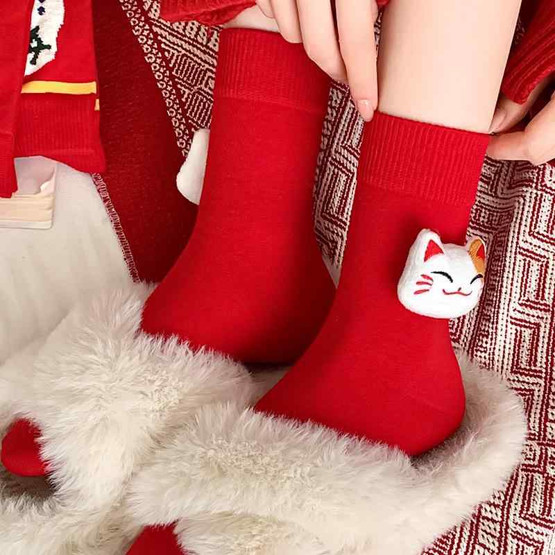 靴下 レディース ソックス 赤 ラッキーアイテム コットン 秋冬 刺繍 縁起物 ギフトボックス入り