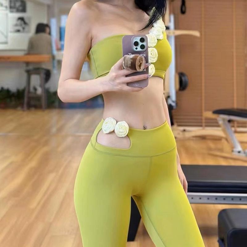 ヨガウェア レディース 上下セット スポーツブラ タンク トップ レギンス スパッツ 高機能 吸湿速乾 ストレッチ 黄緑 黒 春夏 秋冬 ランニング トレーニング ウェア