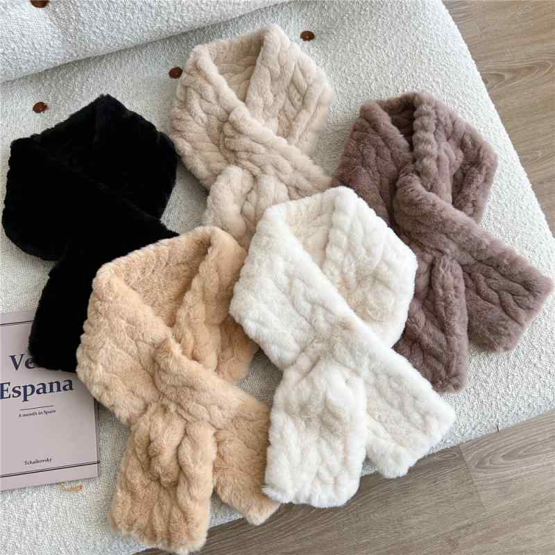 ネックウォーマー レディース 秋冬 防寒 襟巻き ティペット 付け襟 フェイクファー クロス スヌード かわいい ガーリー あったか ふわふわ もこもこ オフィス アウトドア 旅行