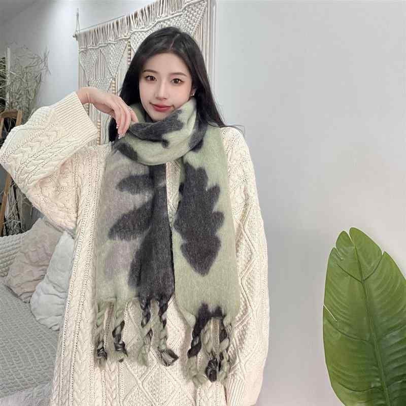 マフラー ストール レディース 秋冬 暖かい 防寒 保温 軽量 柔らかい ショール 膝掛け 小物 葉っぱ柄 イエロー 黄色 グリーン 緑 パープル 紫 エレガント きれいめ 上品 かわいい おしゃれ